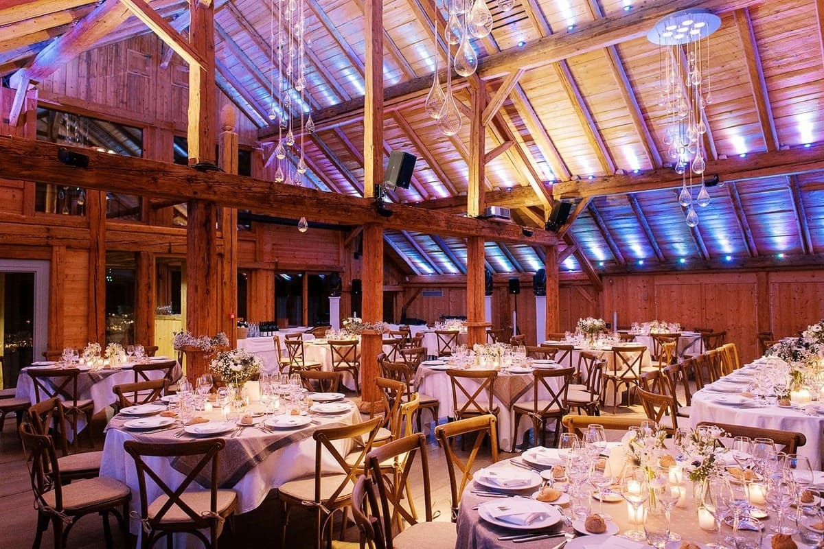 Grande salle de reception repas mariage